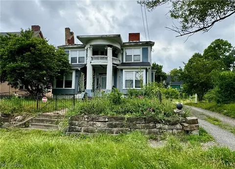 1336 Elm St, Youngstown, OH 44505