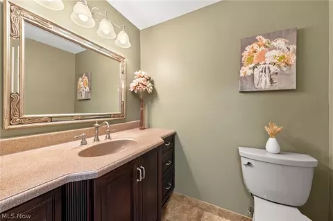 Bath - 2304 Leeway Dr, Hudson, OH 44236 photo 1 of 4