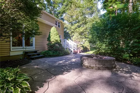 Exterior - 2304 Leeway Dr, Hudson, OH 44236 photo 4 of 5