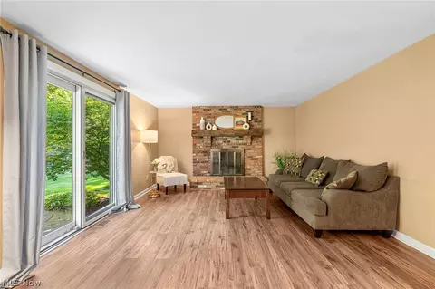 Living - 2304 Leeway Dr, Hudson, OH 44236 photo 3 of 4