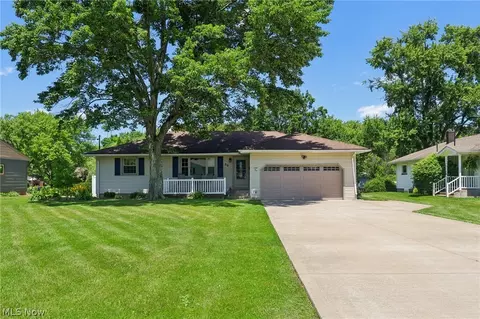 30 Skyline Dr, Canfield, OH 44406