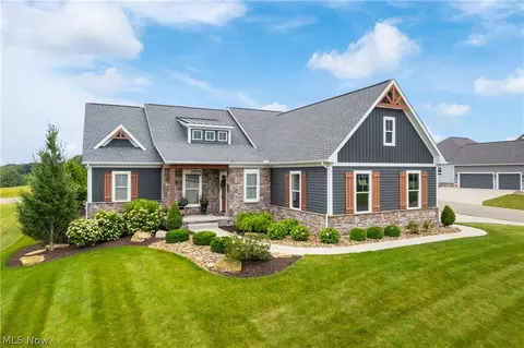 7576 Crowngate Cir NW, North Canton, OH 44720