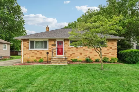 28308 Parkwood Dr, Willowick, OH 44095