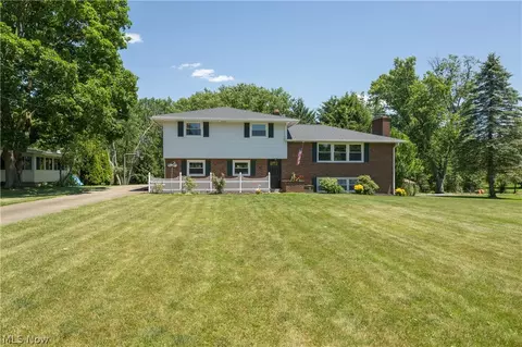 1110 Singing Brook Ave NW, Massillon, OH 44646