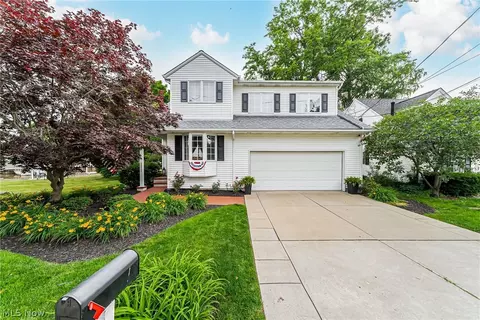 5027 Park Dr, Vermilion, OH 44089