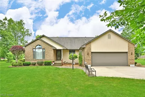 1095 Meadowview Dr NW, Warren, OH 44481
