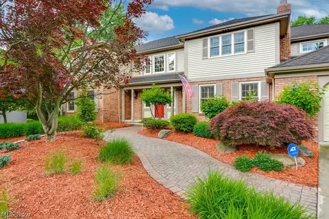 32510 Wintergreen Dr, Solon, OH 44139