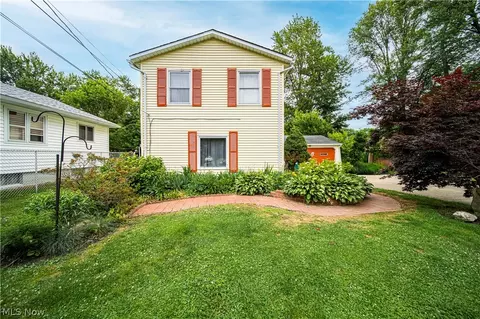 523 1st St, Geneva, OH 44041