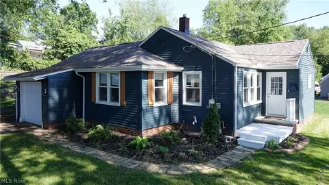 303 Pershing Ave NW, Massillon, OH 44646