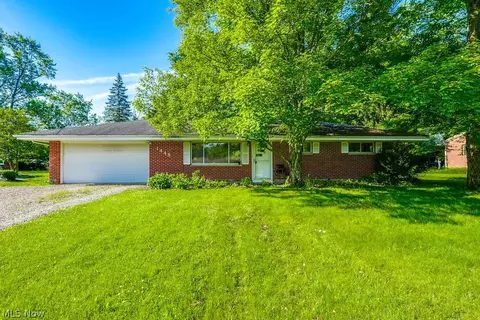 1448 Roseland Dr, Macedonia, OH 44056