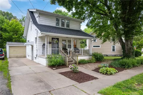 1974 Cook St, Cuyahoga Falls, OH 44221