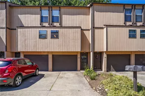 619 Center Ave, Cuyahoga Falls, OH 44223