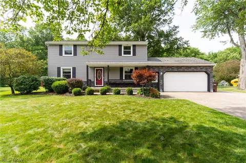 1350 Waverly Dr NW, Warren, OH 44483
