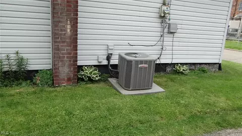 Exterior - 910 Elizabeth St, Minerva, OH 44657 photo 2 of 7