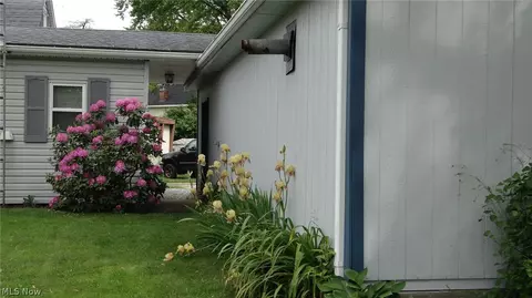 Exterior - 910 Elizabeth St, Minerva, OH 44657 photo 5 of 7