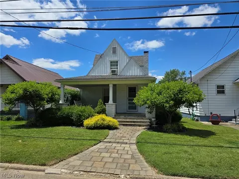 4505 7th Ave, Vienna, WV 26105