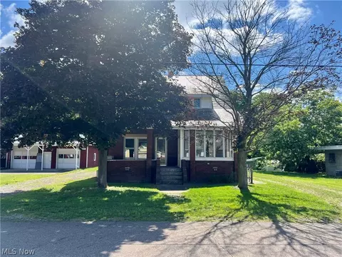 9548 Garfield Ave SE, East Sparta, OH 44626
