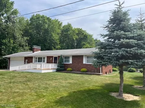 384 Edgewood Dr, Columbiana, OH 44408