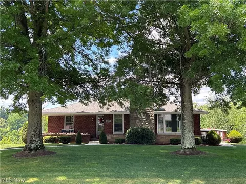 67510 Willow Grove Rd, Saint Clairsville, OH 43950
