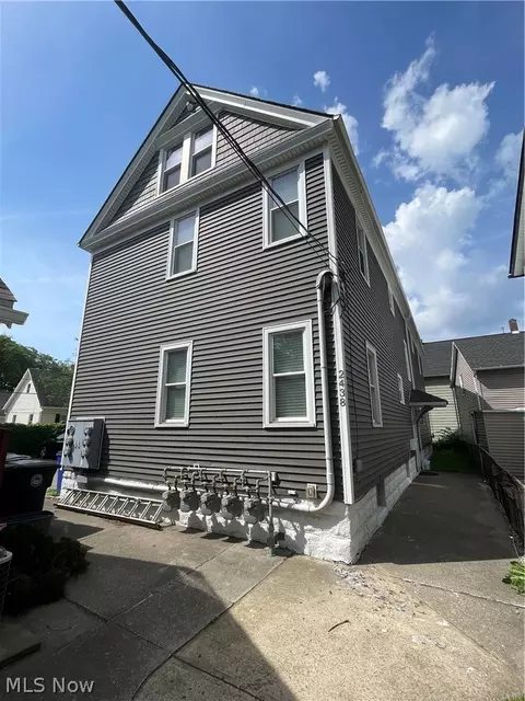 2440 Tremont Ave, Cleveland, OH 44113