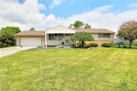 206 Morris Ave, Girard, OH 44420
