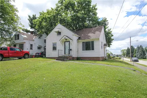 18108 Mccracken Rd, Maple Heights, OH 44137