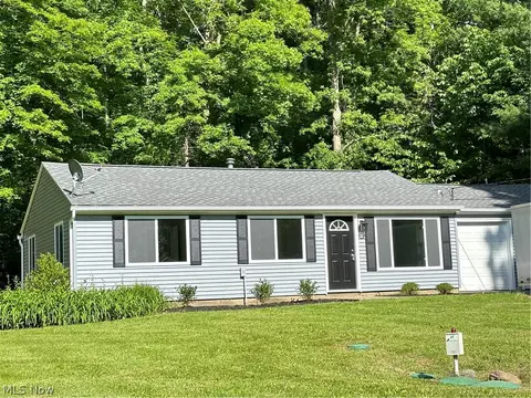 15799 Grace St, Newbury, OH 44065