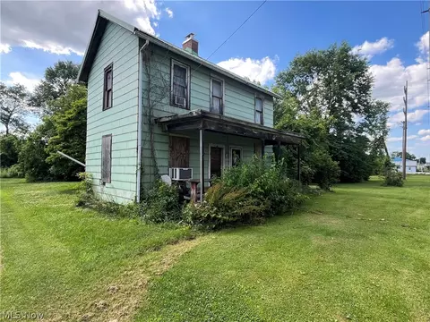 1805 S 6th St, Coshocton, OH 43812