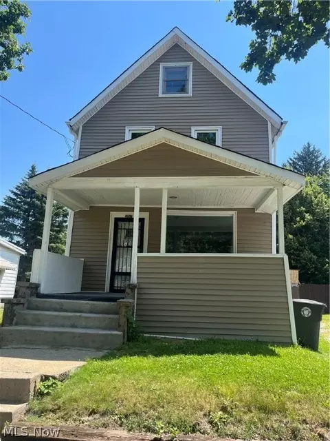 557 Chittenden St, Akron, OH 44306