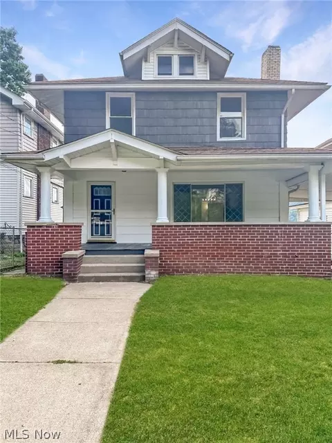704 Elm St, Martins Ferry, OH 43935