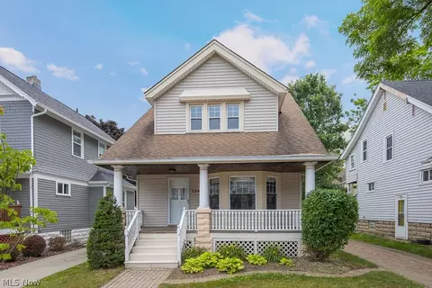 1361 Gladys Ave, Lakewood, OH 44107