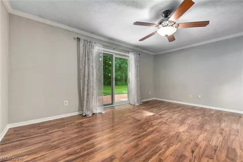Living - 7093 Brandywine Dr, Mentor, OH 44060 photo 8 of 11