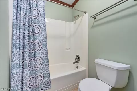 Bath - 7093 Brandywine Dr, Mentor, OH 44060 photo 2 of 4