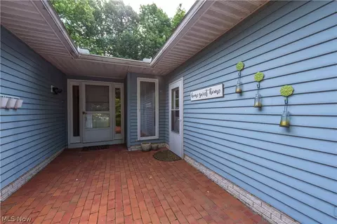 Exterior - 7093 Brandywine Dr, Mentor, OH 44060 photo 2 of 16