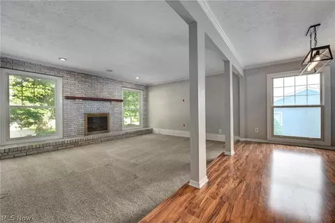 Living - 7093 Brandywine Dr, Mentor, OH 44060 photo 6 of 11