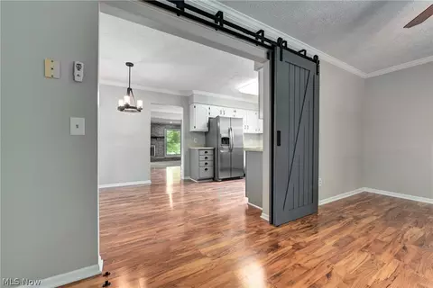 Entry Way - 7093 Brandywine Dr, Mentor, OH 44060 photo 2 of 2