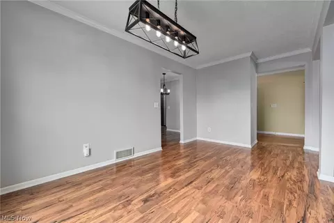 Living - 7093 Brandywine Dr, Mentor, OH 44060 photo 10 of 11
