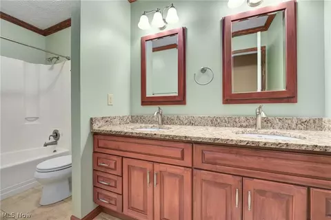 Bath - 7093 Brandywine Dr, Mentor, OH 44060 photo 1 of 4