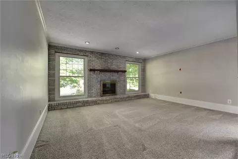 Living - 7093 Brandywine Dr, Mentor, OH 44060 photo 2 of 11