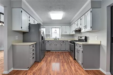 Kitchen - 7093 Brandywine Dr, Mentor, OH 44060 photo 1 of 3
