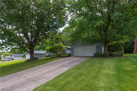 Exterior - 7093 Brandywine Dr, Mentor, OH 44060 photo 4 of 16