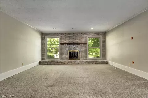 Living - 7093 Brandywine Dr, Mentor, OH 44060 photo 4 of 11