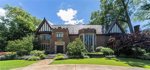 16700 Parkland Dr, Shaker Heights, OH 44120