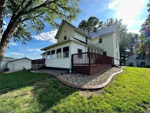 7048 Hudson Dr SW, Navarre, OH 44662