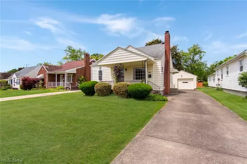 166 Piccadilly St, Campbell, OH 44405