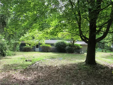 1074 Ridge Rd, Vienna, OH 44473