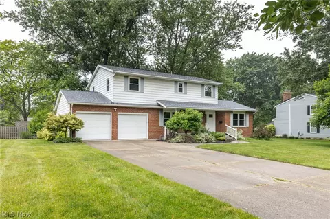 300 Tanglewood Trl, Wadsworth, OH 44281