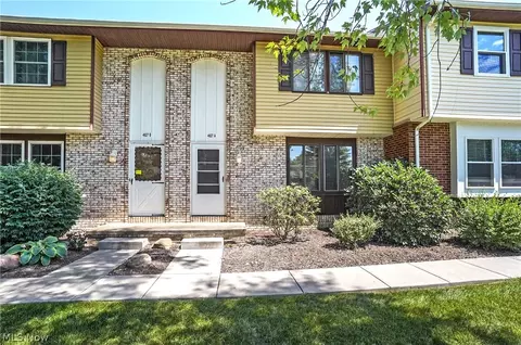 4627 Cox Dr #A, Stow, OH 44224