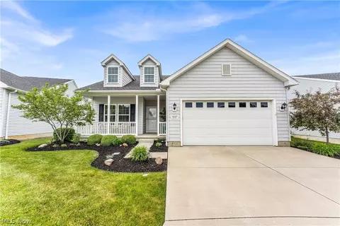 9087 Devonshire Dr, Olmsted Falls, OH 44138