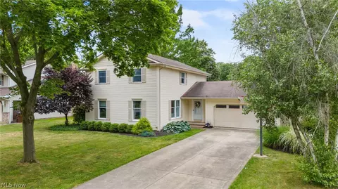 1006 Dominion Dr, Westlake, OH 44145